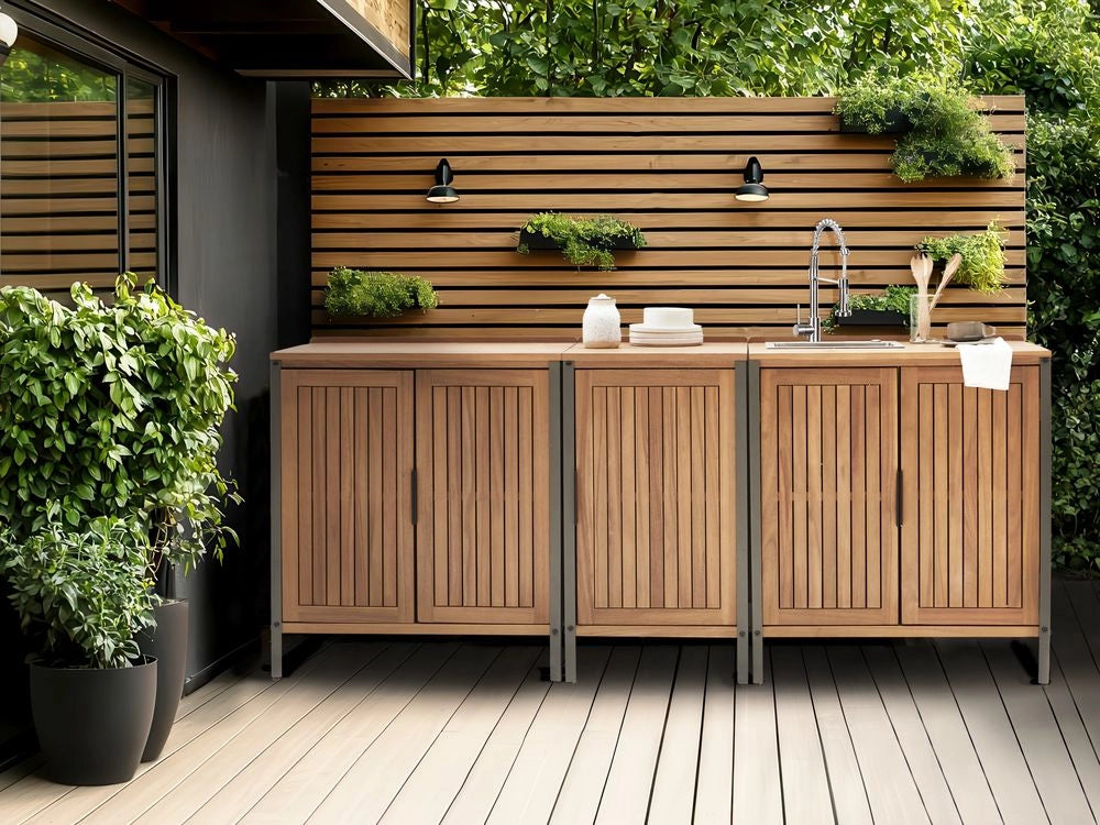 Cucina da esterno 3 elementi in legno di acacia con lavello e rubinetto in acciaio inox e ripiani in legno massiccio marrone
