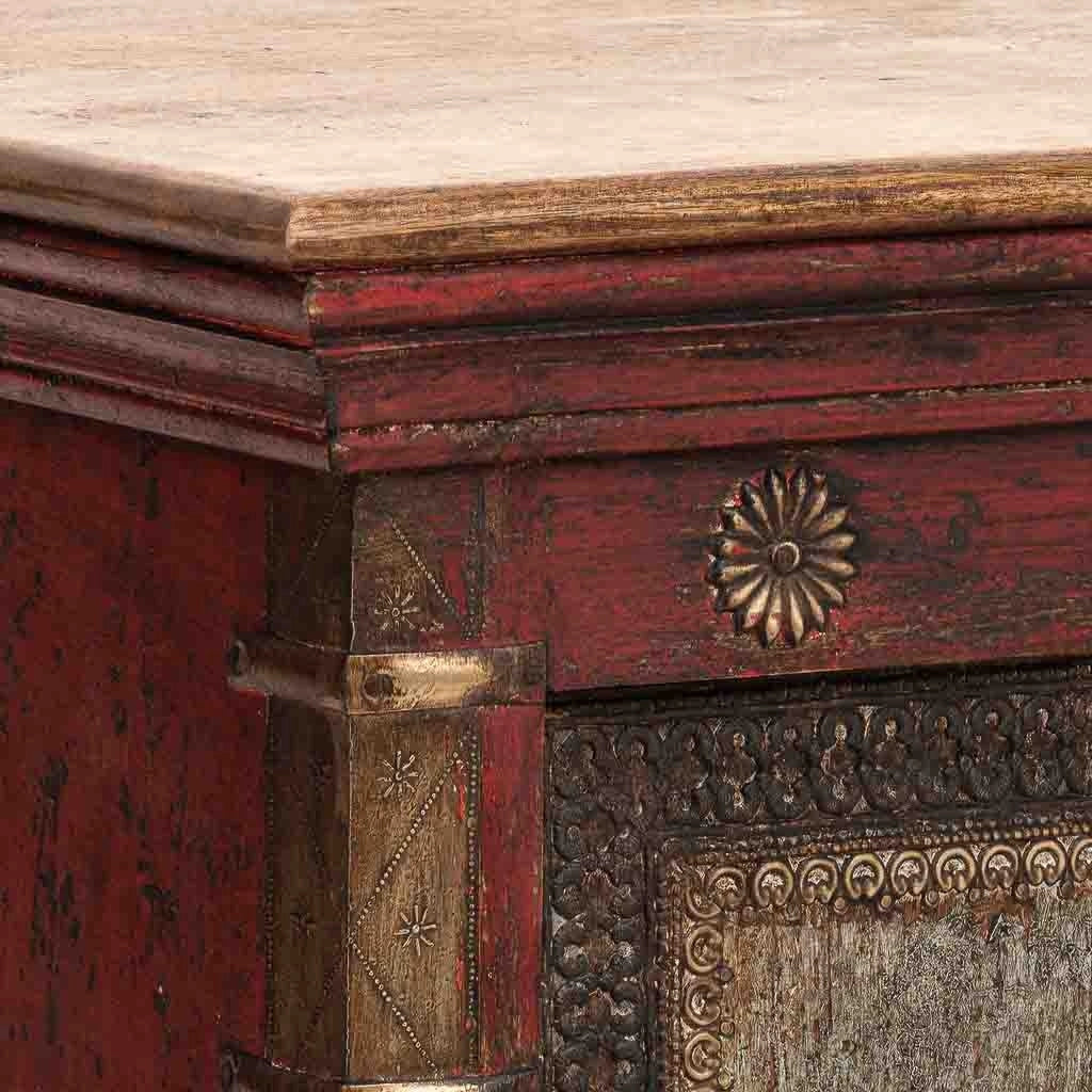 Comodino in legno rosso 50x40x59