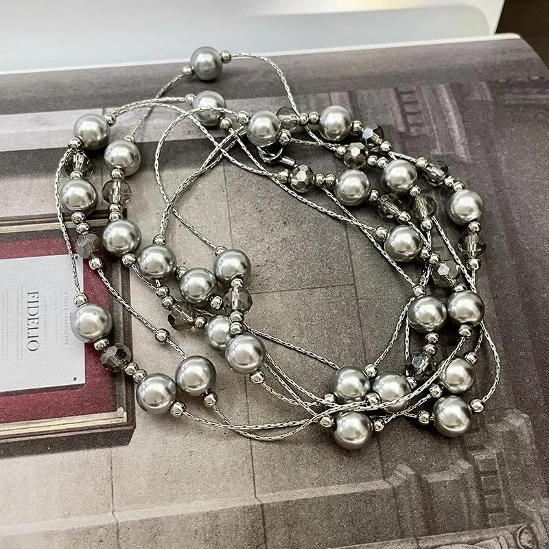 Collana lunga fatta a mano con perle grigie e gypsophila, regalo di Natale o compleanno.