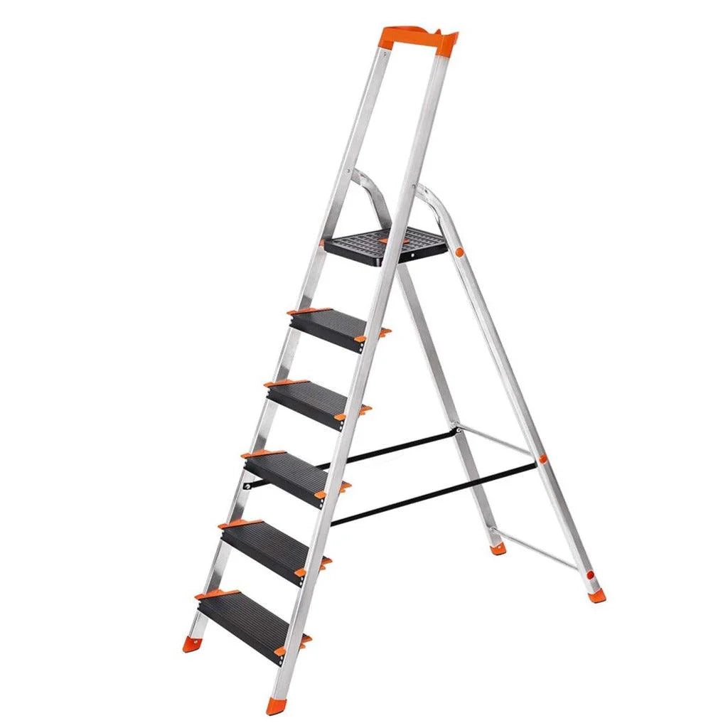 Scala a pioli in alluminio a 6 gradini larghezza gradini 12 cm pieghevole con vassoio portautensili piedini antiscivolo portata 150 kg nera 12_0001922
