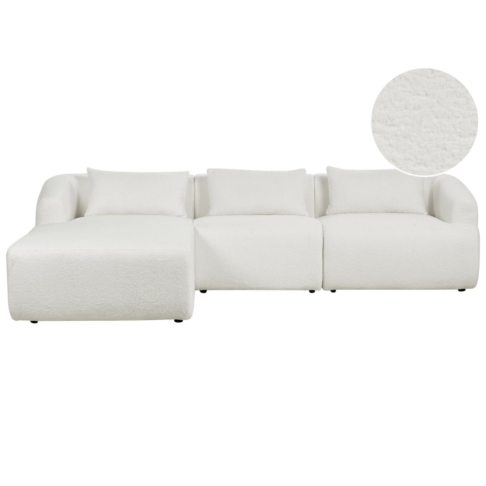 Divano angolare a 3 posti a destra Tessuto bianco Braccioli imbottiti a binario Cuscini aggiuntivi Stile moderno minimalista
