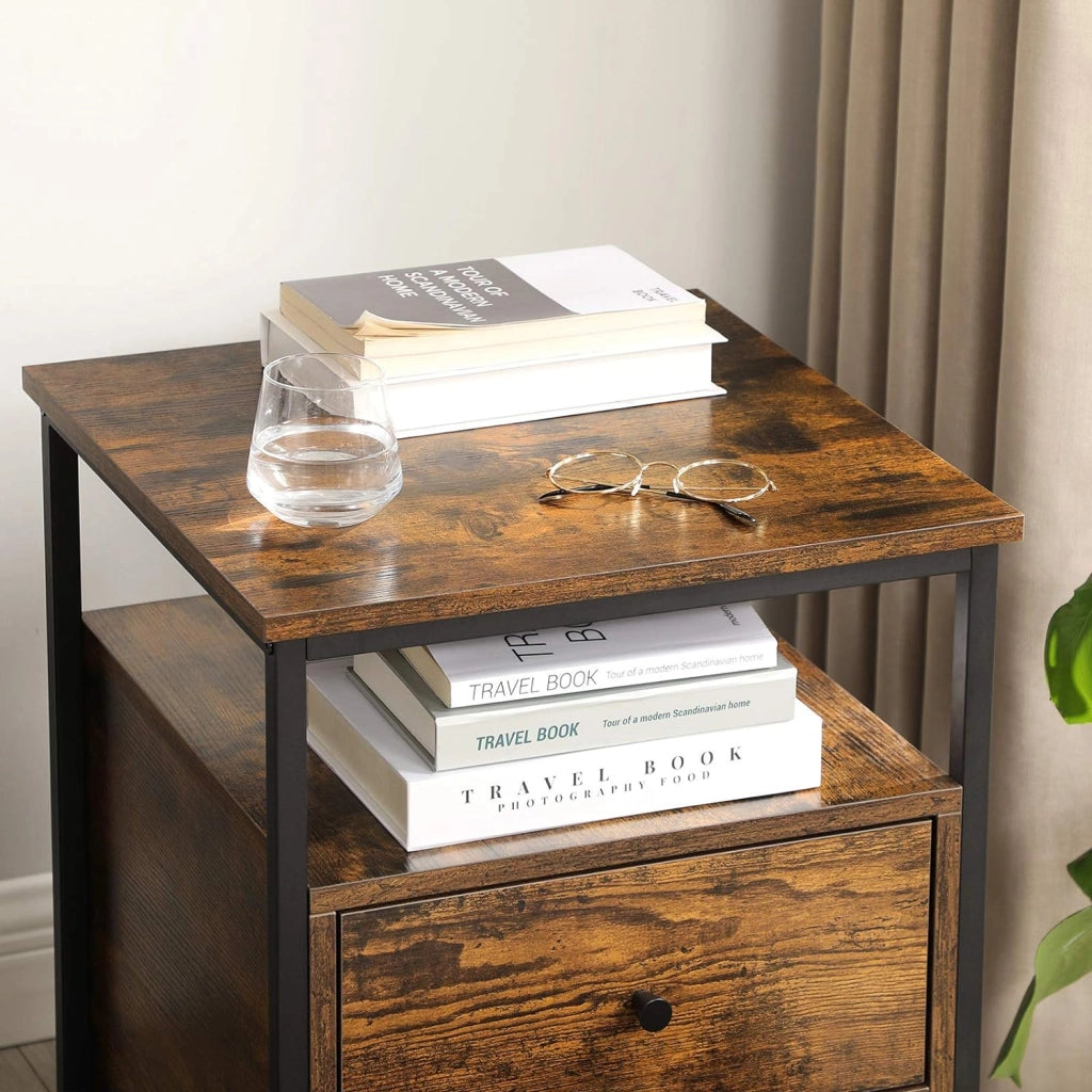 Comodino rustico marrone Valora con cassetti in stile loft