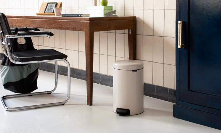 Brabantia 149924 NewIcon Pattumiera a Pedale 12 L Chiusura Ammortizzata Base Antiscivolo Coperchio Antiodore colore Beige