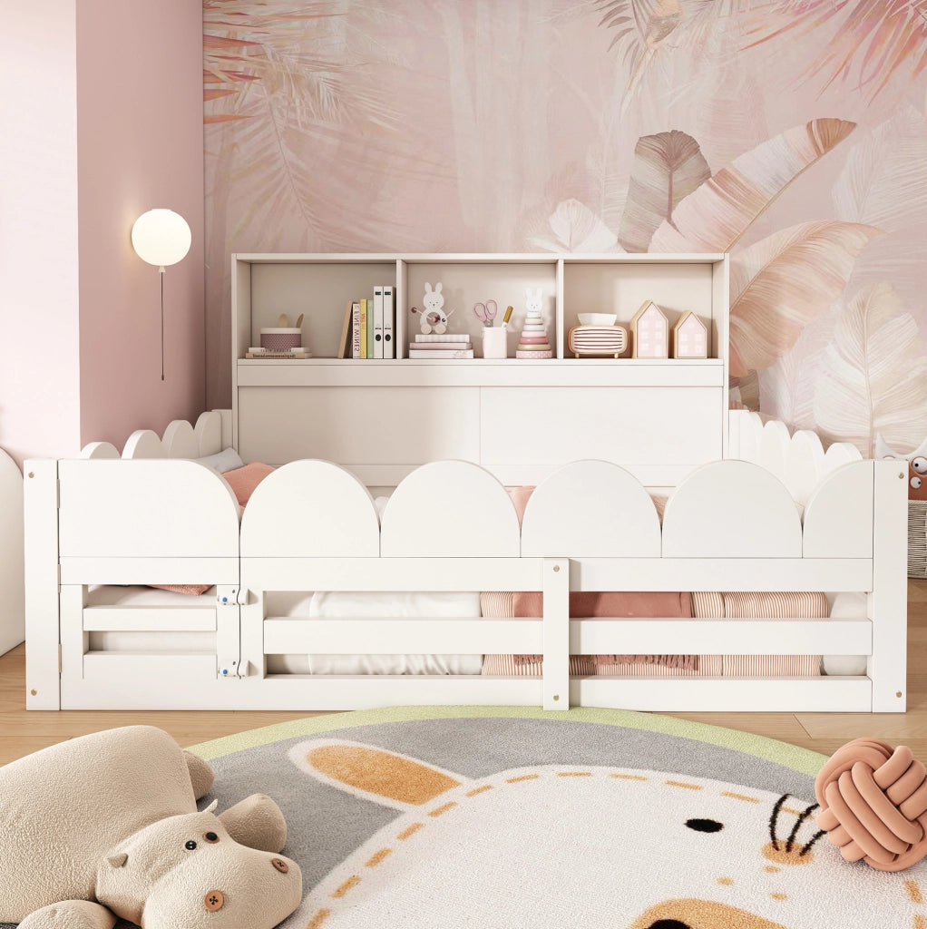 Letto a pavimento per bambini 140x200 cm bianco in legno con sponde; porta e ripiani