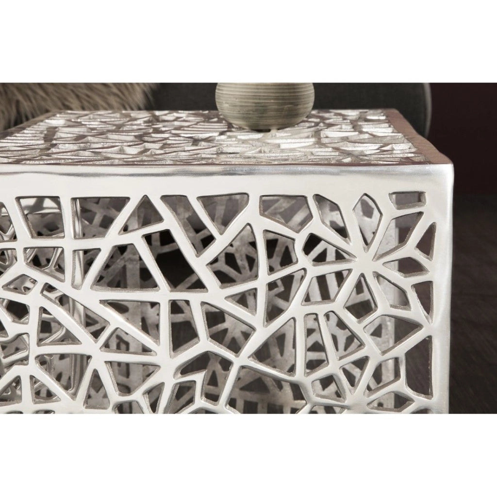 Tavolini bassi nidificati METRIX argentati – Tavolini bassi di design in alluminio con motivi geometrici
