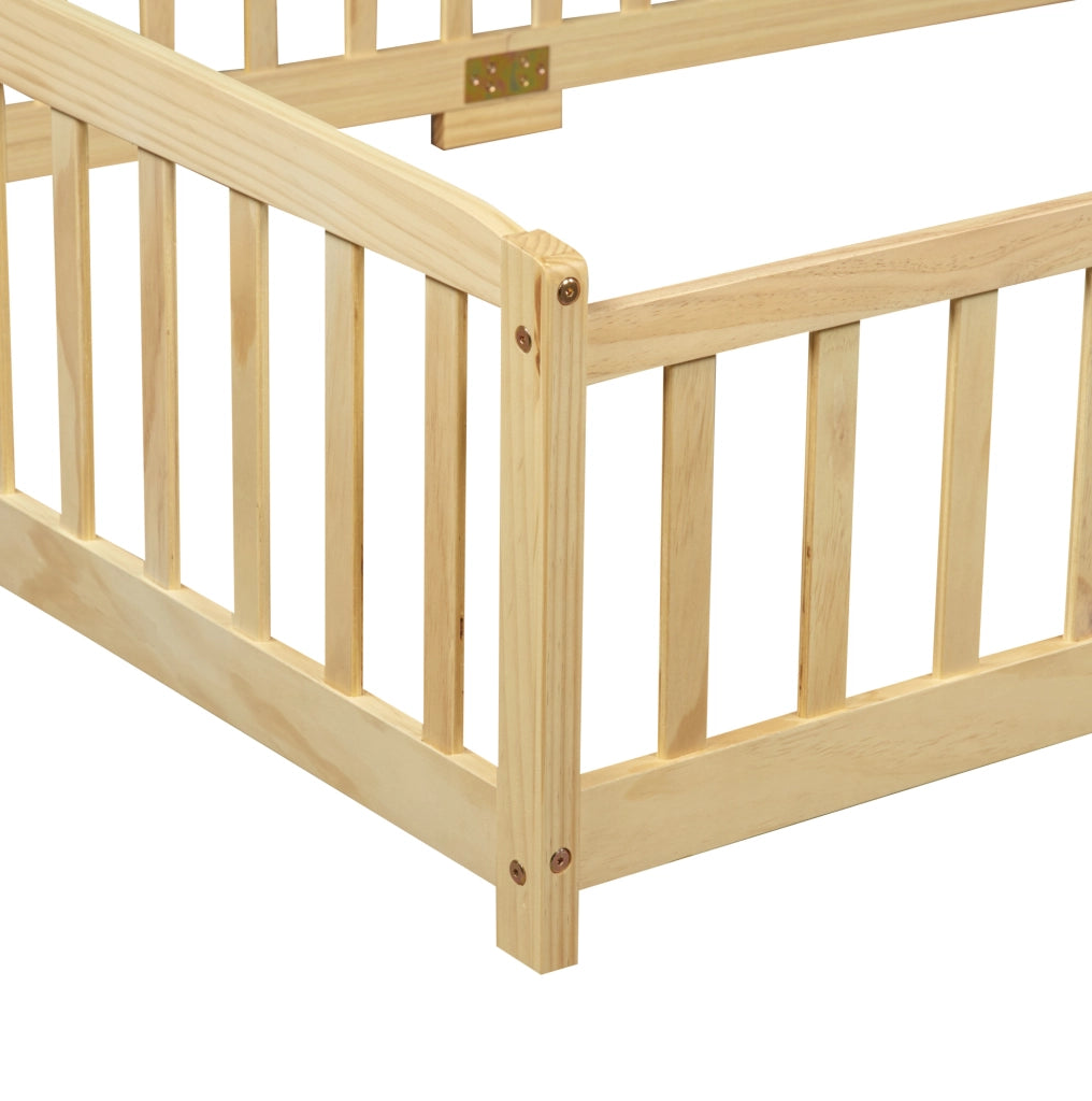 Letto a pavimento per bambini 140x200 cm con sponde di sicurezza in legno naturale