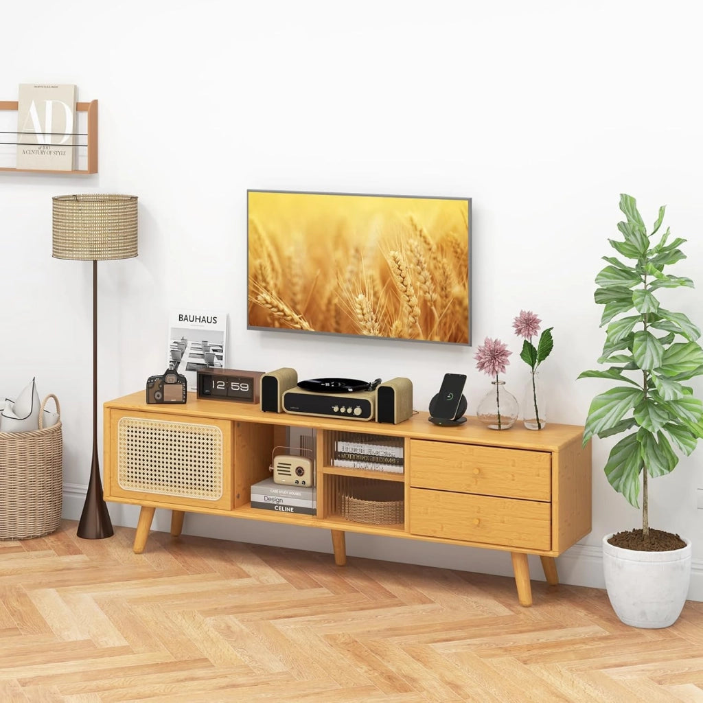 Mobile TV Fino a 65 Pollici, Mobiletto da Salotto in Bambù, Vetro e Rattan PE con 2 Cassetti, Ripiano Regolabile e Porte Scorrevoli, per Soggiorno, Camera da Letto, 140 x 31 x 45,5 cm