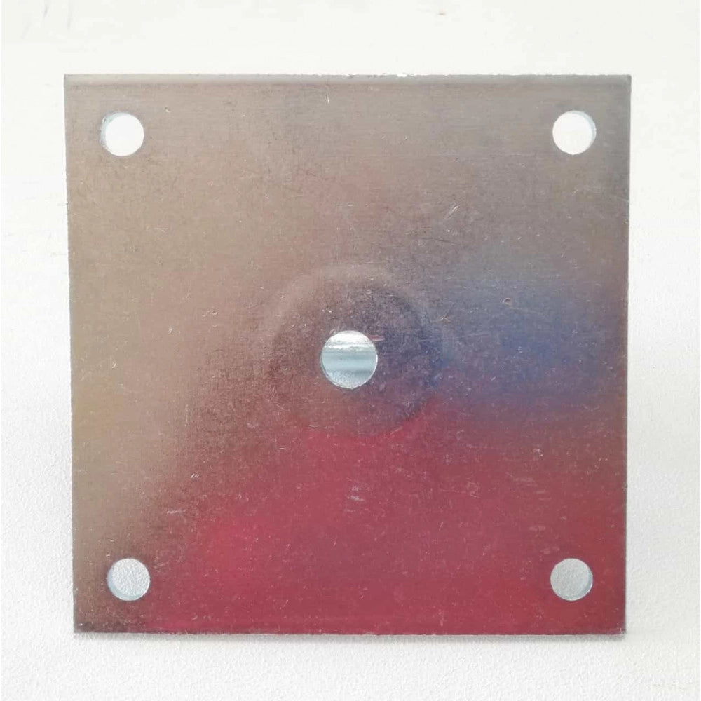 Piastra diritta 150x150mm in acciaio zincato con occhiolo saldato
