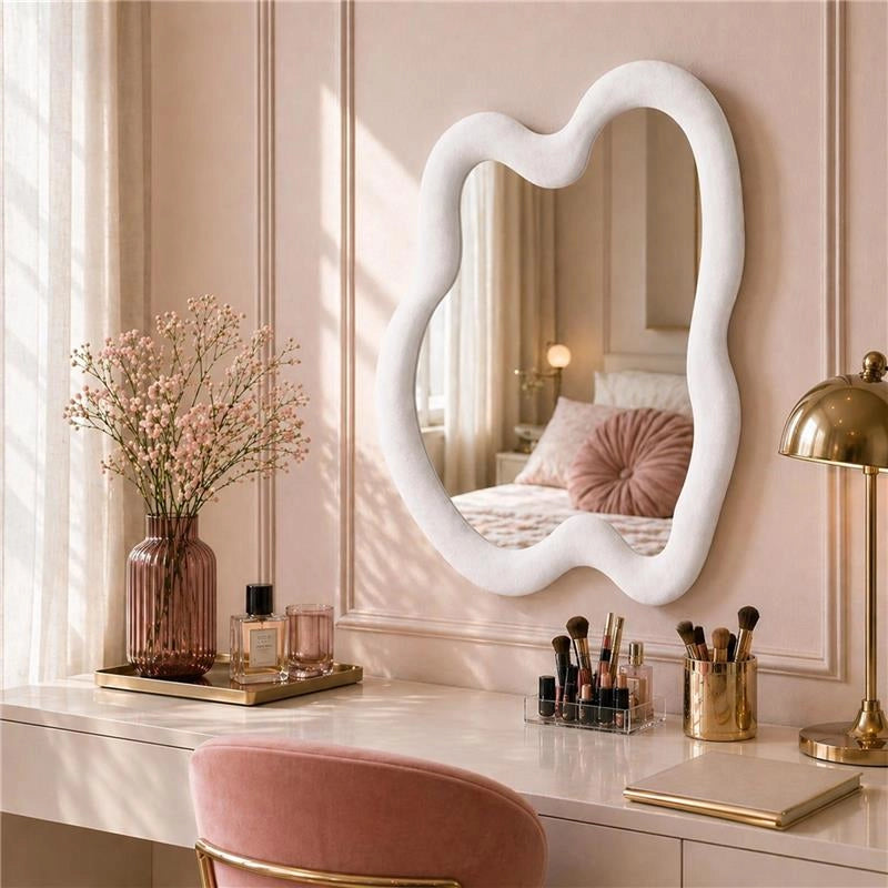 SPECCHIO ONDULATO IN VELLUTO CON GANCI PER APPENDERE DIMENSIONI 70X90X4.5CM - LINEA: CIELO COLORE BIANCO