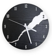 Orologio da parete con design in legno, cifre nere, silenzioso e senza ticchettio. Un orologio da parete unico con meccanismo orario quartz per la camera, ufficio, cucina, camera da letto o come oggetto decorativo. Un punto di vista senza ticchettio.