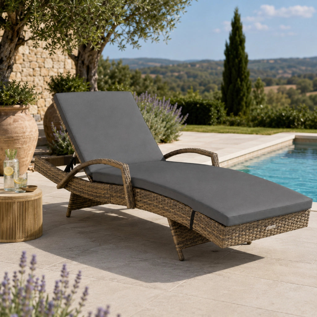 Lettino Prendisole In Polyrattan Con Schienale Regolabile Reclinabile E Cuscino Imbottito Comfort Ideale Per Giardino Terrazza Piscina Solarium Balcone Relax Outdoor E Arredo Esterno 190 x 62 x 34 Cm Marrone Chiaro