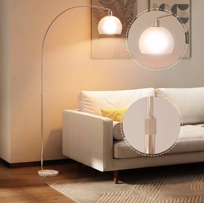 Lampada da terra bianca con base in marmo e interruttore a pedale