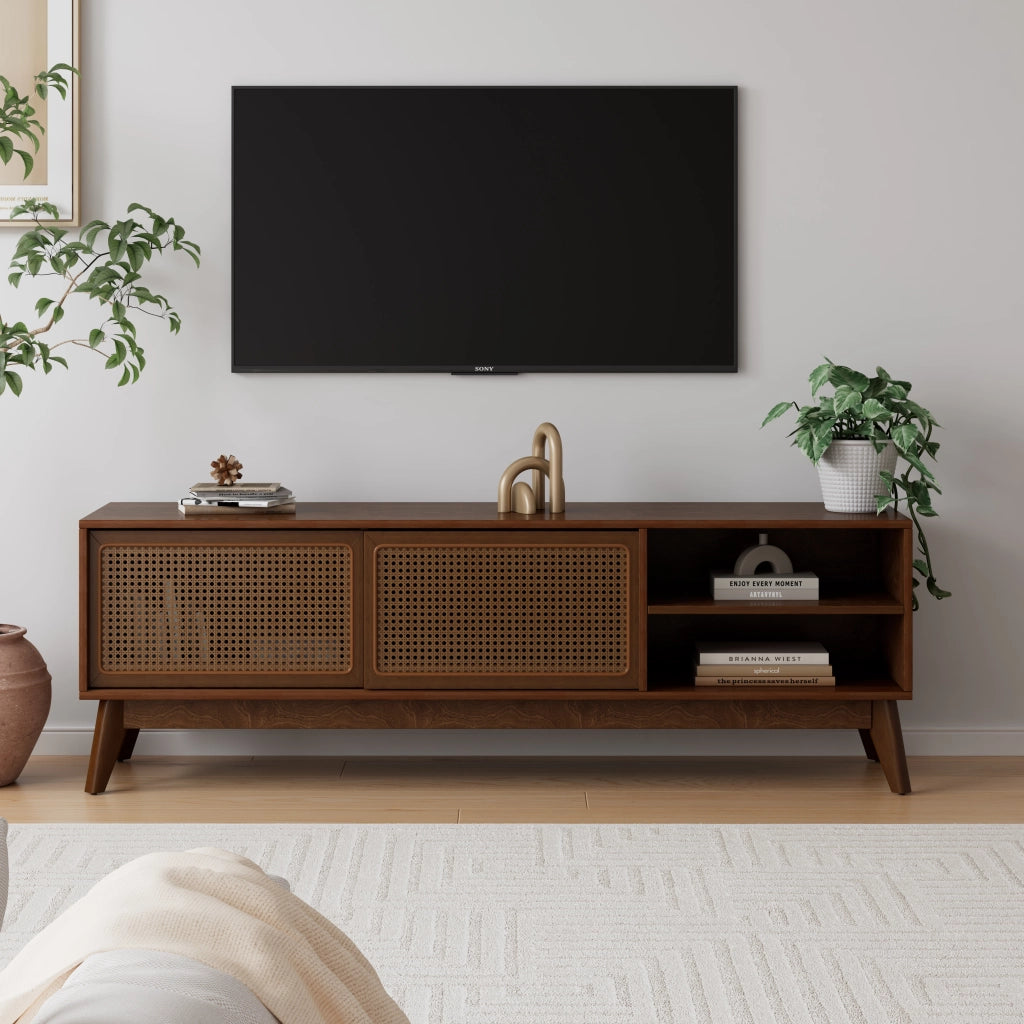 Mobile TV con ante in rattan e ripiani in legno e MDF noce