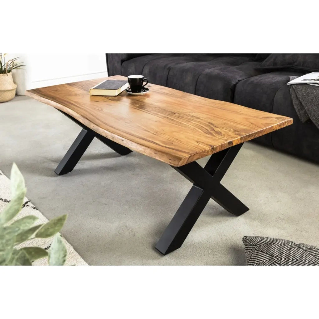 Tavolino basso ARKAYA 120 cm in legno di acacia massiccio con gambe in metallo nero a forma di X