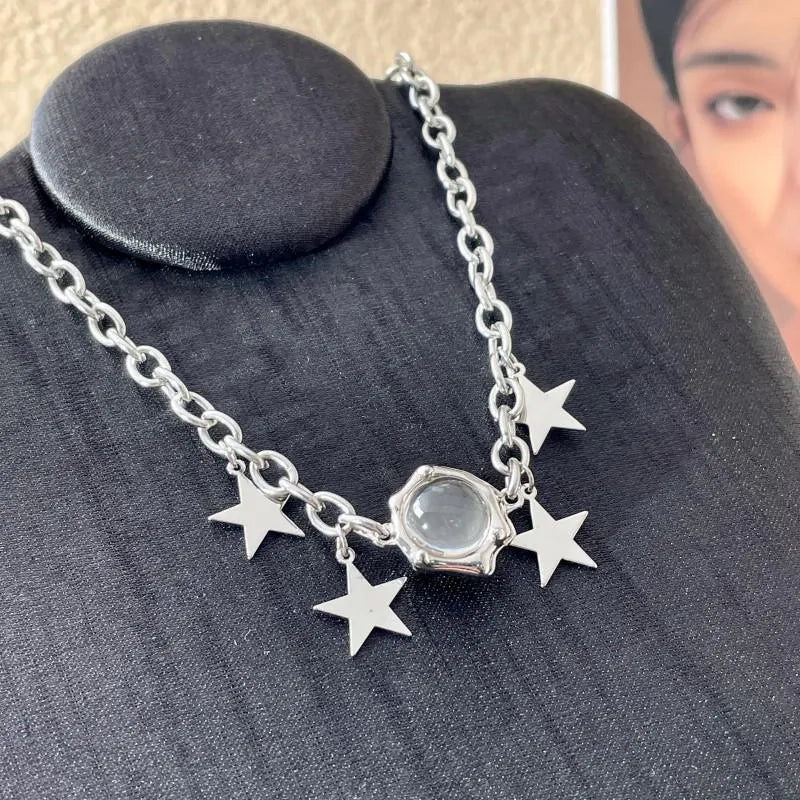 Collana con nodo a stella a cinque punte realizzata a mano con perline di cristallo, regalo di Natale o di compleanno.