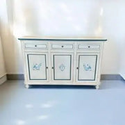 Credenza base napoletana in legno Shabby chic 3 ante bianca anticata decorata pavoncella filo blu
