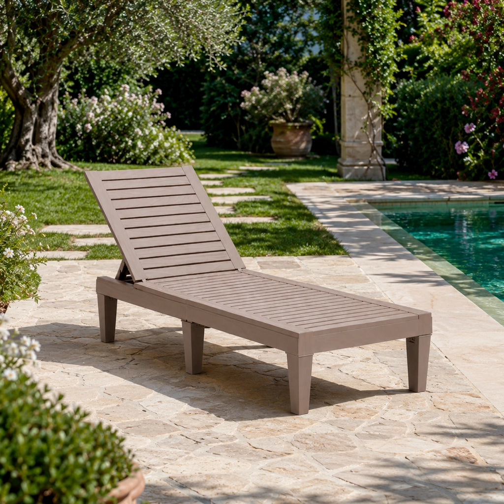 Lettino Prendisole Con Schienale Reclinabile 5 Posizioni In Polipropilene Effetto Legno Sdraio Da Piscina Giardino Spa 190 x 57.5 x 29 Cm Marrone