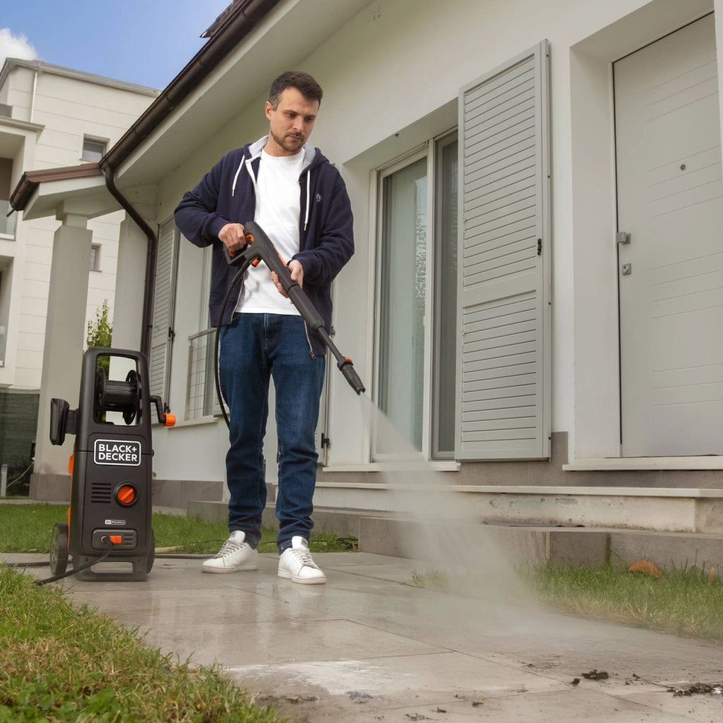 Black+Decker Idropulitrice BXPW2000PE ad Alta Pressione, con Patio Cleaner e Spazzola Fissa, per Auto ed Esterni Casa (150 bar, 460 l/h, 2000 W)