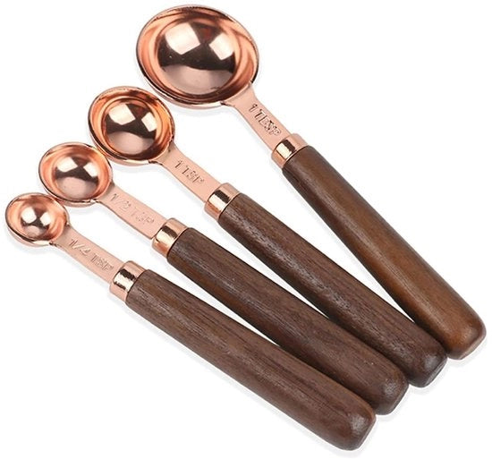 Set di Cucchiai di Misura a 4 pezzi - Acciaio Inossidabile/Roségoud - Cucchiai di Misura con Manico in Legno - Per Cucinare/Frittare - Sicuri per Lavastoviglie - Alta Qualità - Set di Cucchiai di Misura