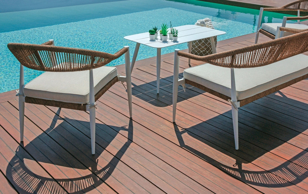Set Salotto da Giardino Divano 2 Poltrone e Tavolino Milano In Alluminio Bianco con Cuscini Ecrù