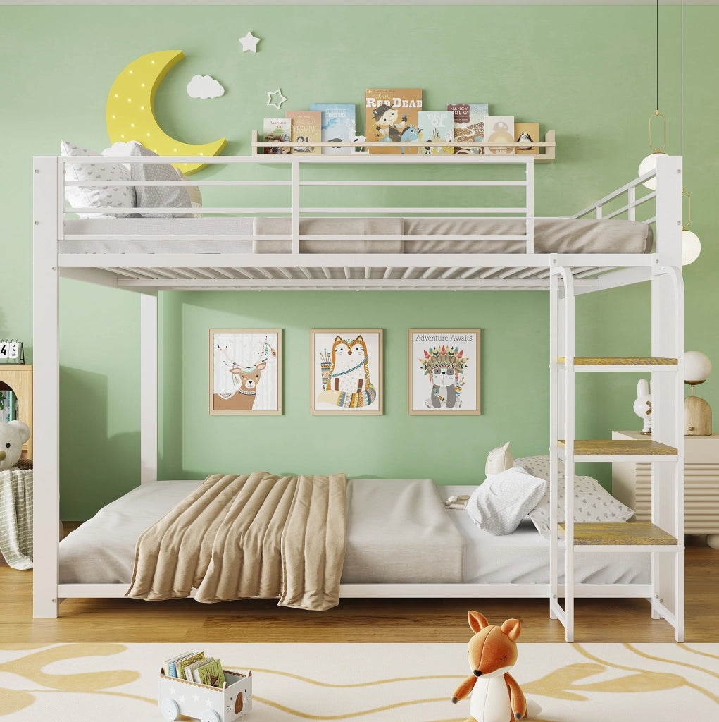 Letto a castello 140x200 cm bianco in MDF e metallo con scala in legno