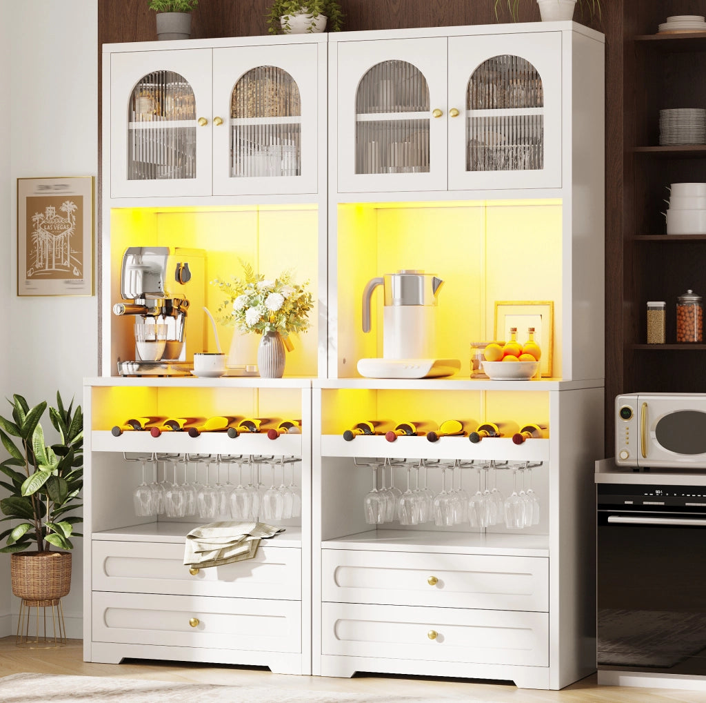 Mobile alto bianco con LED smart, portabottiglie e USB