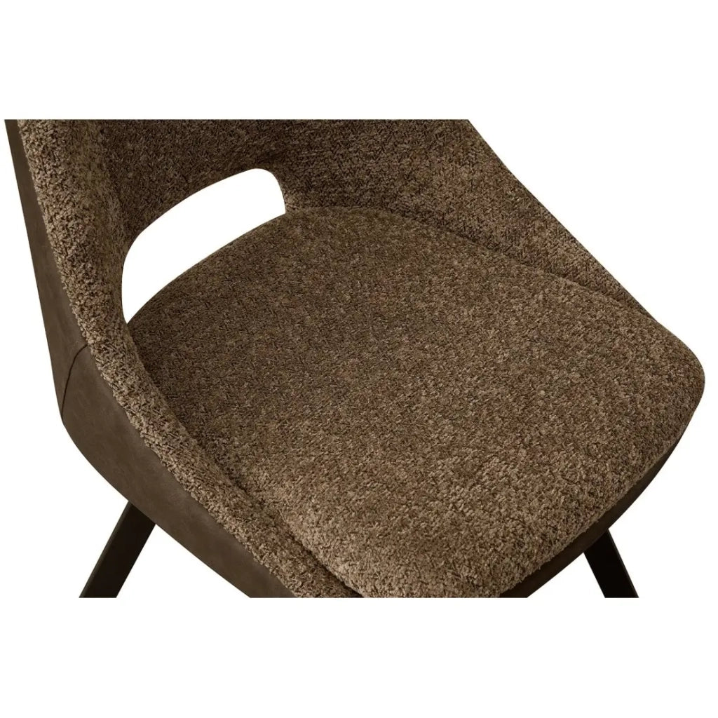 Sedia rivestita in Bouclé per sala da pranzo colore Sabbia. Collezione FILOU.