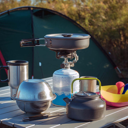 Toboli Set di stoviglie da campeggio 12 pz con posate, bollitore, pentola, padella, fornello