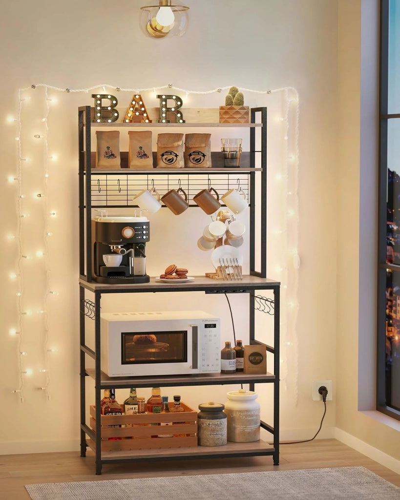 VASAGLE Scaffale Cucina con Multipresa, Scaffale per Microonde, Mobile Cucina, con Pannello a Rete Metallica, 14 Ganci, 40 x 80 x 170 cm, Greige e Nero KKS025B02EU