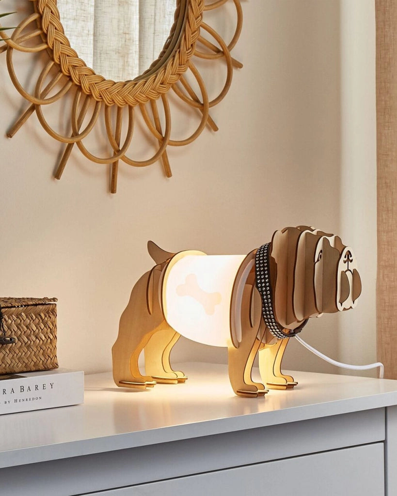 Lampada da tavolo in legno chiaro a forma di cane con luce accessorio decorativo per camera da letto ufficio