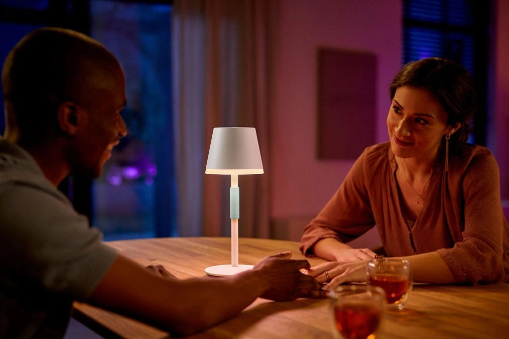 Philips Hue White and Color ambiance Go Lampada Smart da Tavolo Ricaricabile Bianca Wireless