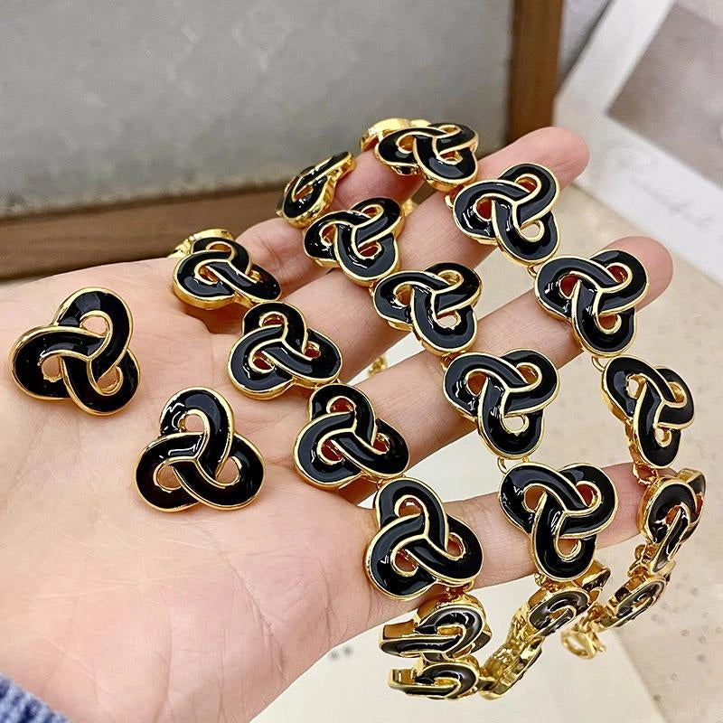 Set di collana vintage fatta a mano con smalto nero e oro e fiori dallo stile retr¨° esagerato e audace.