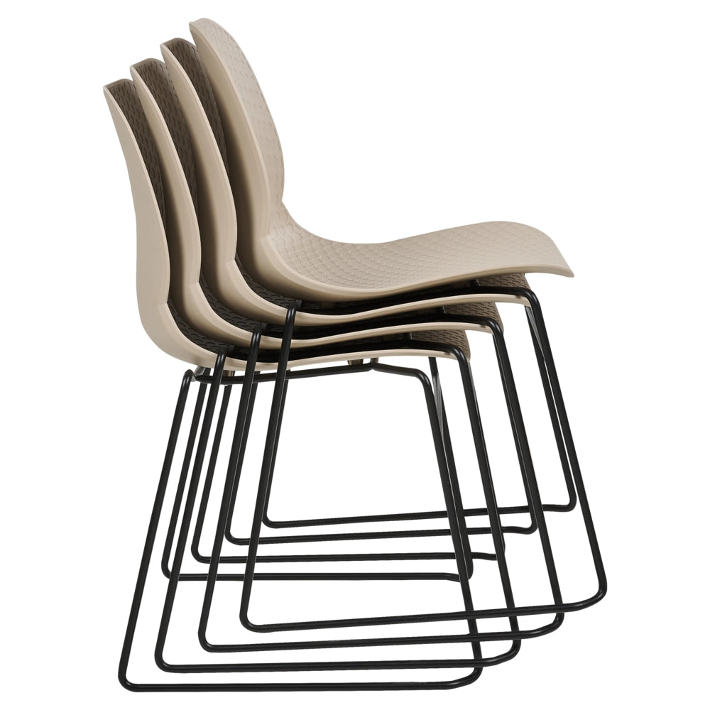Set di 4 sedie da pranzo Beige Impilabili in plastica Gambe in acciaio nero Sedia da conferenza Design scandinavo moderno contemporaneo Sedute per la sala da pranzo
