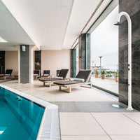 Doccia da Giardino ad Acqua Fredda in Alluminio con Timer e Lavapiedi Sined Luna Bianco