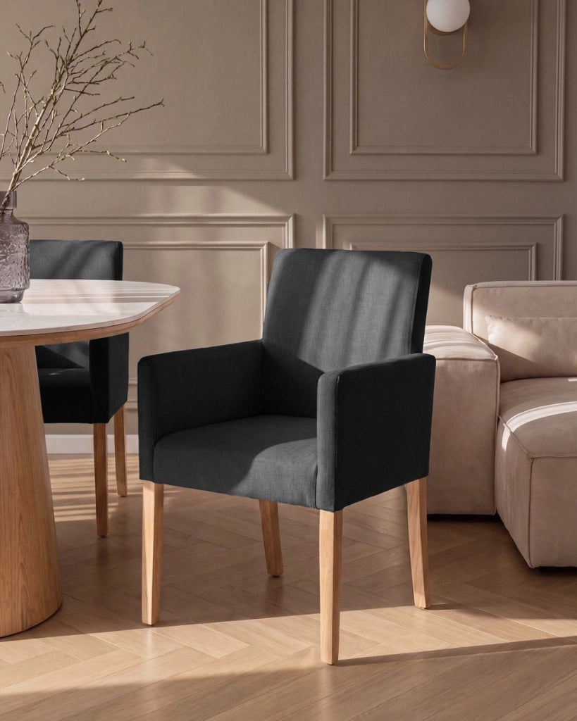 Sedia da pranzo Rivestimento in tessuto Nero Gambe in legno Seduta elegante con braccioli