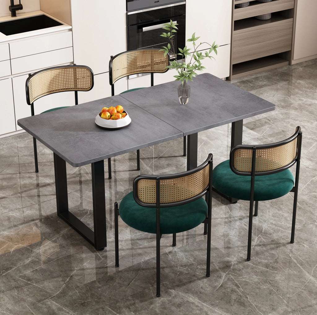 Set di 4 sedie da pranzo in velluto verde con schienale in rattan e gambe in metallo