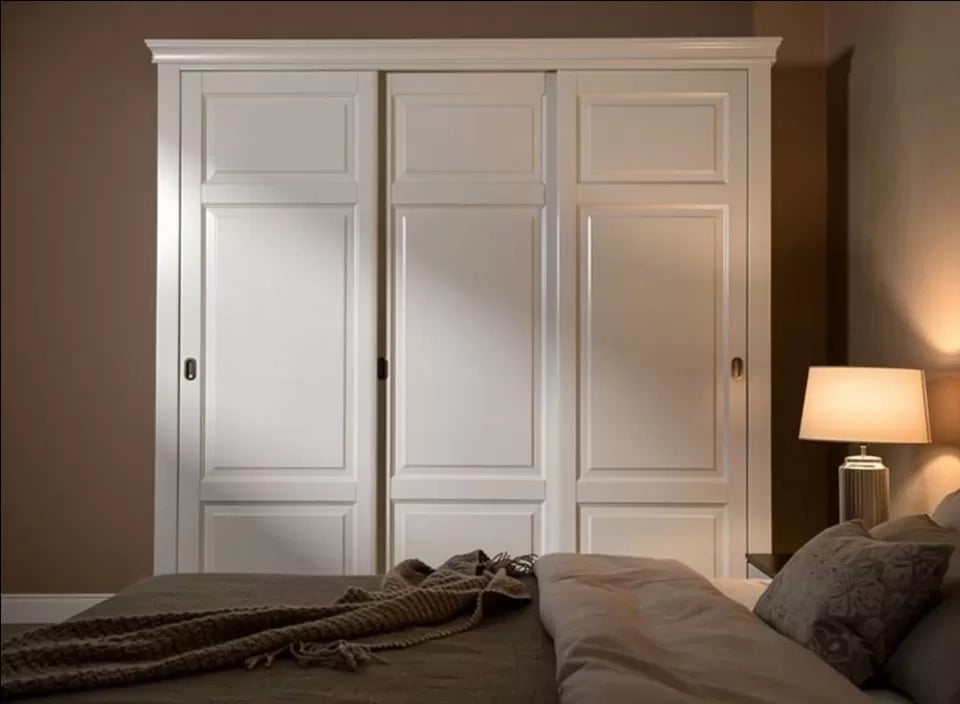 Armadio 3 porte scorrevoli legno shabby bianco 294x65x258 - Mobili 2G