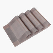 Set di 4 Piatte Antiscivolo PVC Resistente al Calore per Tavola da Pranzo Marrone/Argento