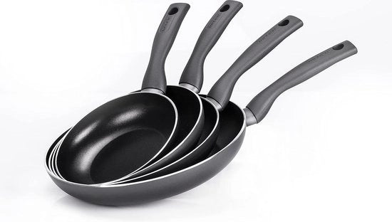 Set di 4 padelle (18-22-24-28 cm) in alluminio riciclato, prodotto in Italia.