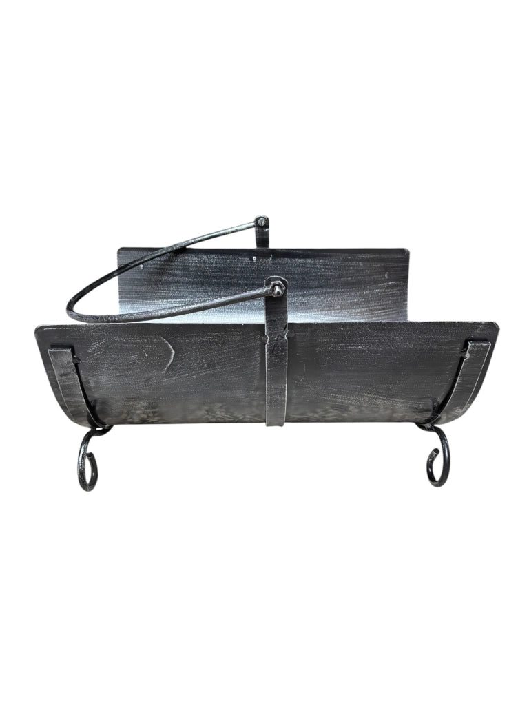 Porta Legna in Ferro da Interno, Design a Onda con Manico Richiudibile, 41x31x21 cm, Nero, Porta libri