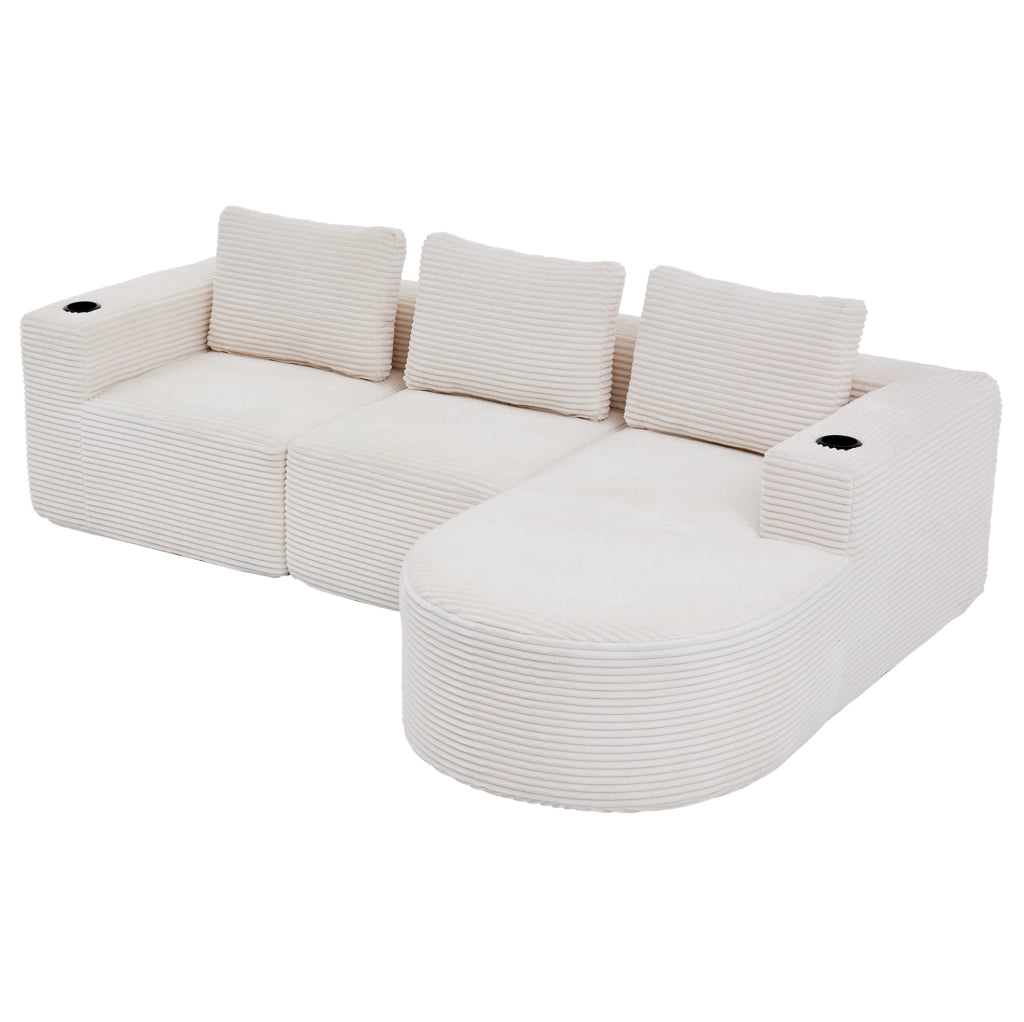 Divano beige in poliestere imbottito con 3 cuscini e 2 portabicchieri