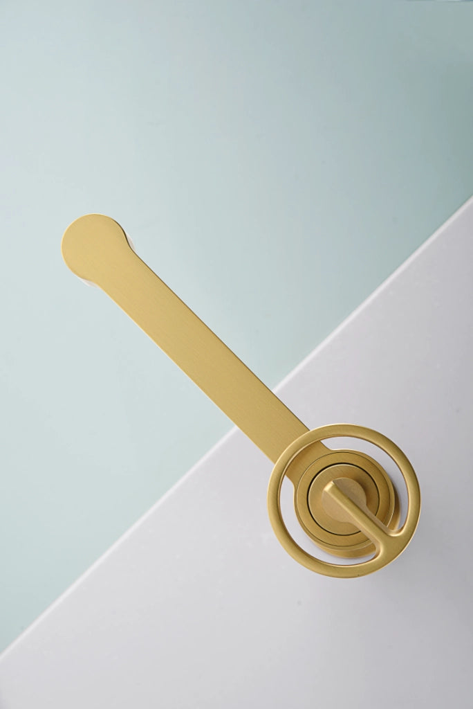 IMEX Miscelatore monocomando per lavabo in ottone finitura oro spazzolato con cartuccia ceramica Ø26 mm e set 2 flessibili 3-8 inclusi Altezza 184 mm Canna 135 mm Modello Imex-BDC033-1OC