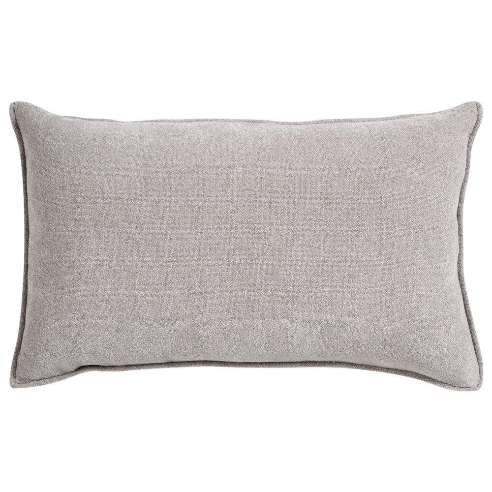 Poltrona in tessuto beige scuro con rivestimento in tessuto felpato gambe cilindriche e stile organico