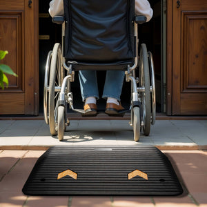 Rampa in gomma per marciapiede e soglia 901,7x619,8x101,6 mm max 50 t con elementi riflettenti