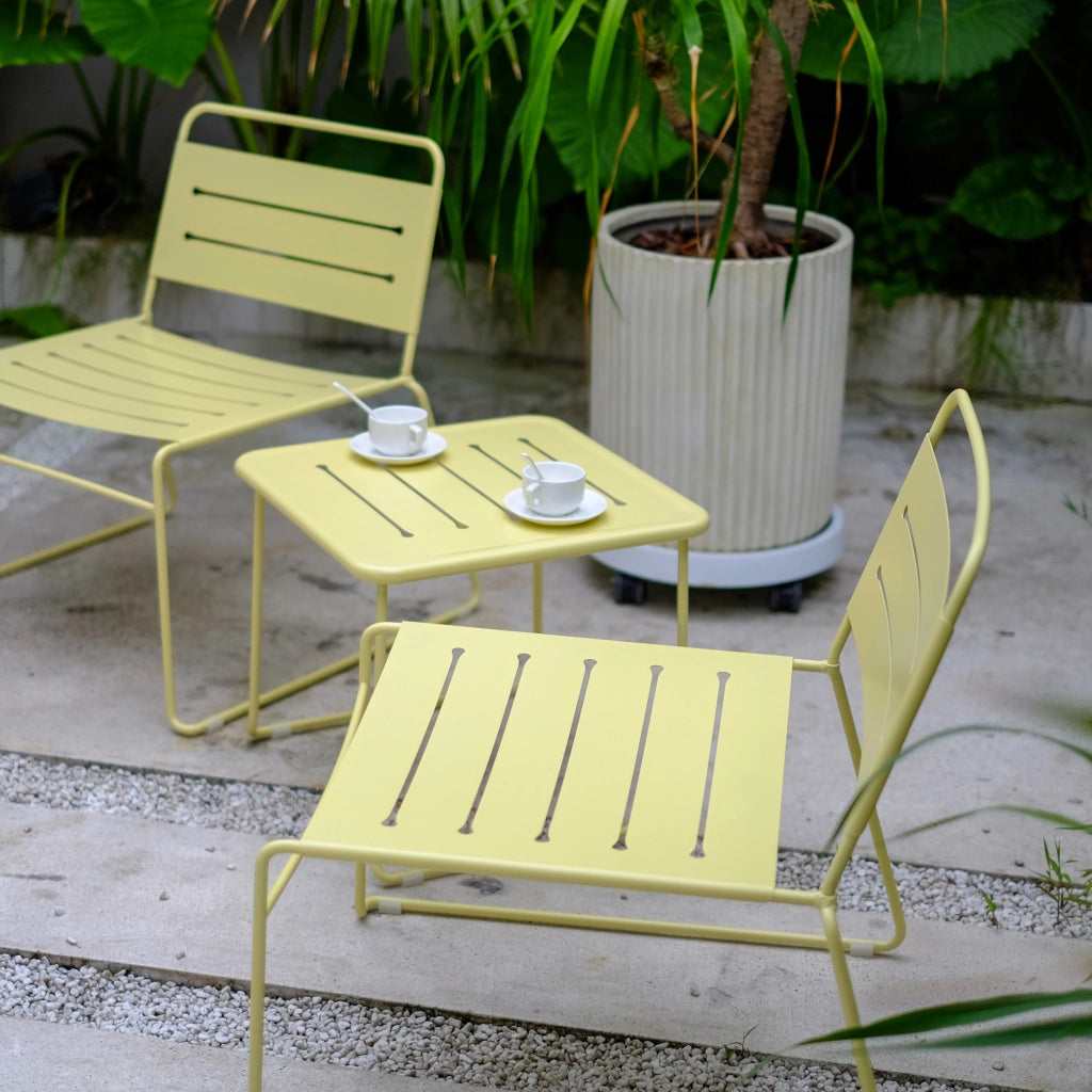 Set Andria di 3 Mobili da Giardino in Acciaio Tavolino e 2 Sedie - Giallo Vaniglia casa.pro
