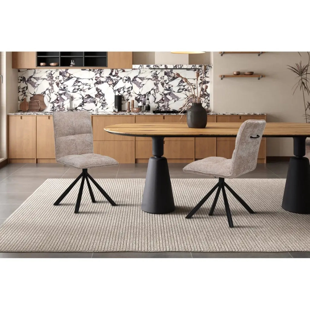 Sedia da pranzo girevole DANIEL – Tessuto color sabbia – Piedi in metallo nero – Stile design/industriale