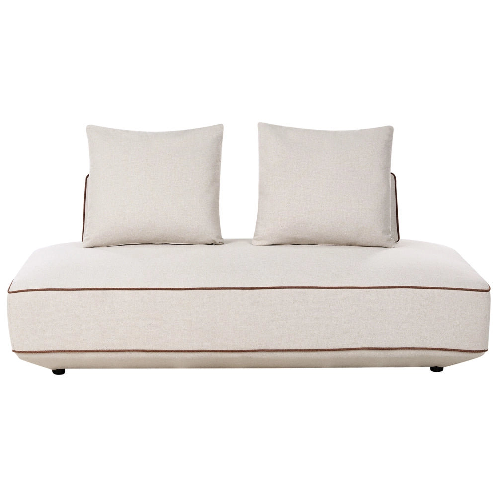 Chaise imbottita beige chiaro con cuscini da salotto confortevole stile moderno