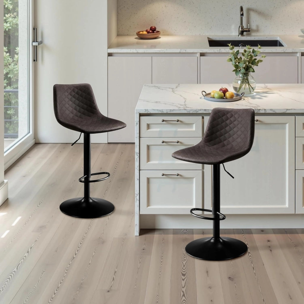 Set di 2 Sgabelli da Bar Pelle in Microfibra, Sgabello Cucina Girevole con Schienale, Sgabello Alto Regolabile con Poggiapiedi, Sgabello Bar Moderni per Isola ed Cucina-Marrone Scuro
