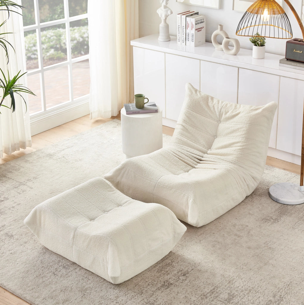 Poltrona da pavimento in teddy beige con poggiapiedi