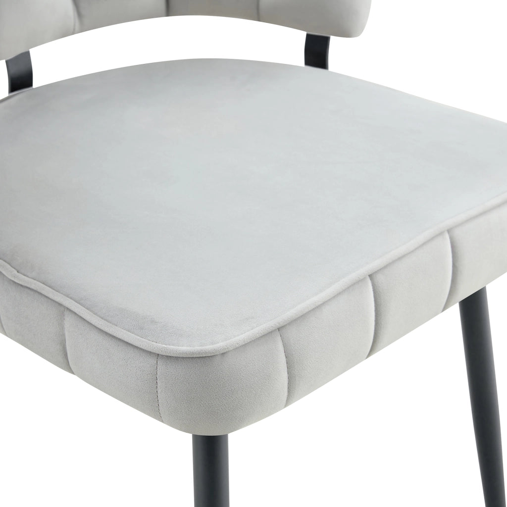 Set tavolo e sedie con tavolo rotondo e 4 sedie; 2 ripiani; in tessuto grigio chiaro; MDF noce e metallo nero